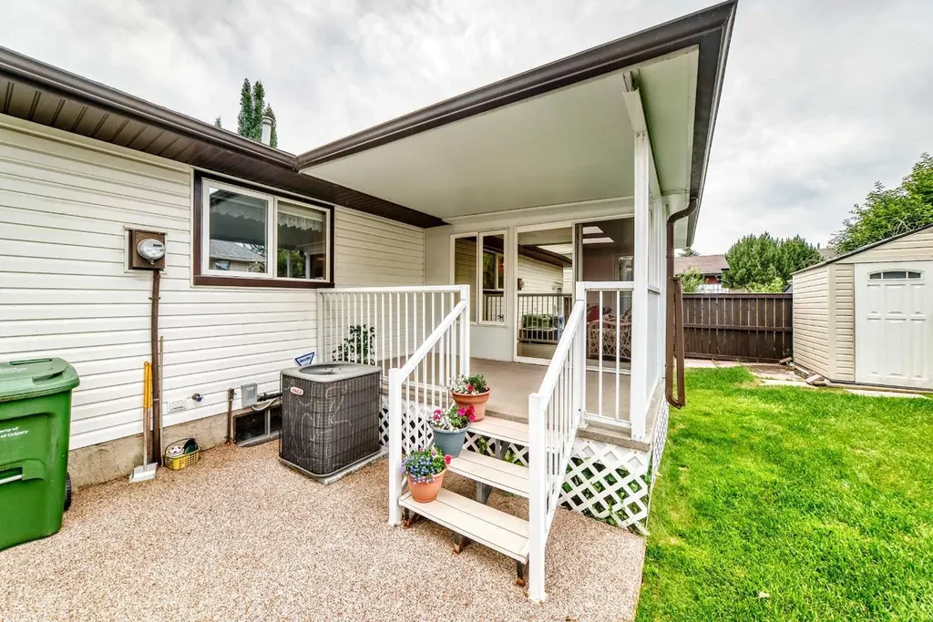 39 Deer Run Place SE Calgary AB T2J 5R2