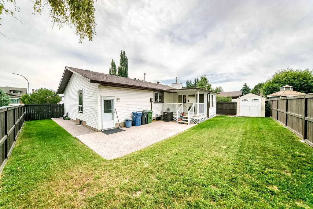 39 Deer Run Place SE Calgary AB T2J 5R2
