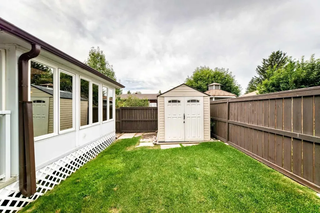 39 Deer Run Place SE Calgary AB T2J 5R2