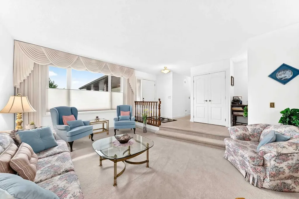 39 Deer Run Place SE Calgary AB T2J 5R2
