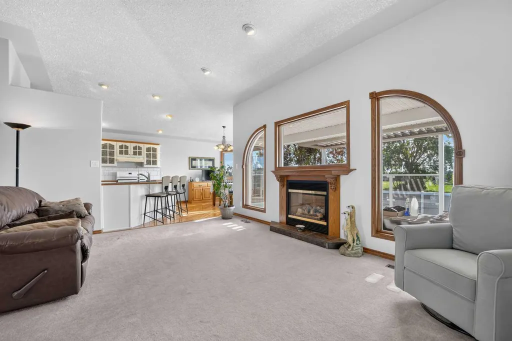 27 Cougar Bay N Lethbridge AB T1H 6H3