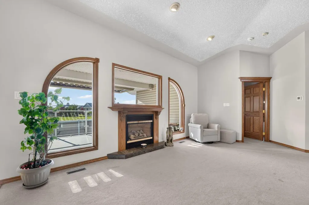 27 Cougar Bay N Lethbridge AB T1H 6H3