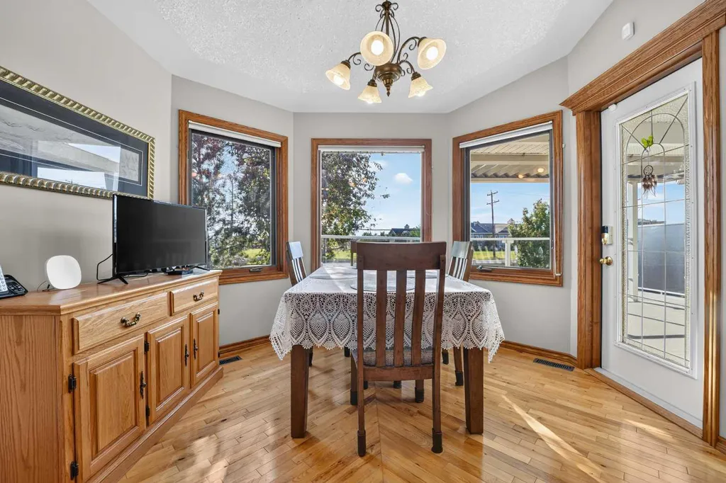 27 Cougar Bay N Lethbridge AB T1H 6H3