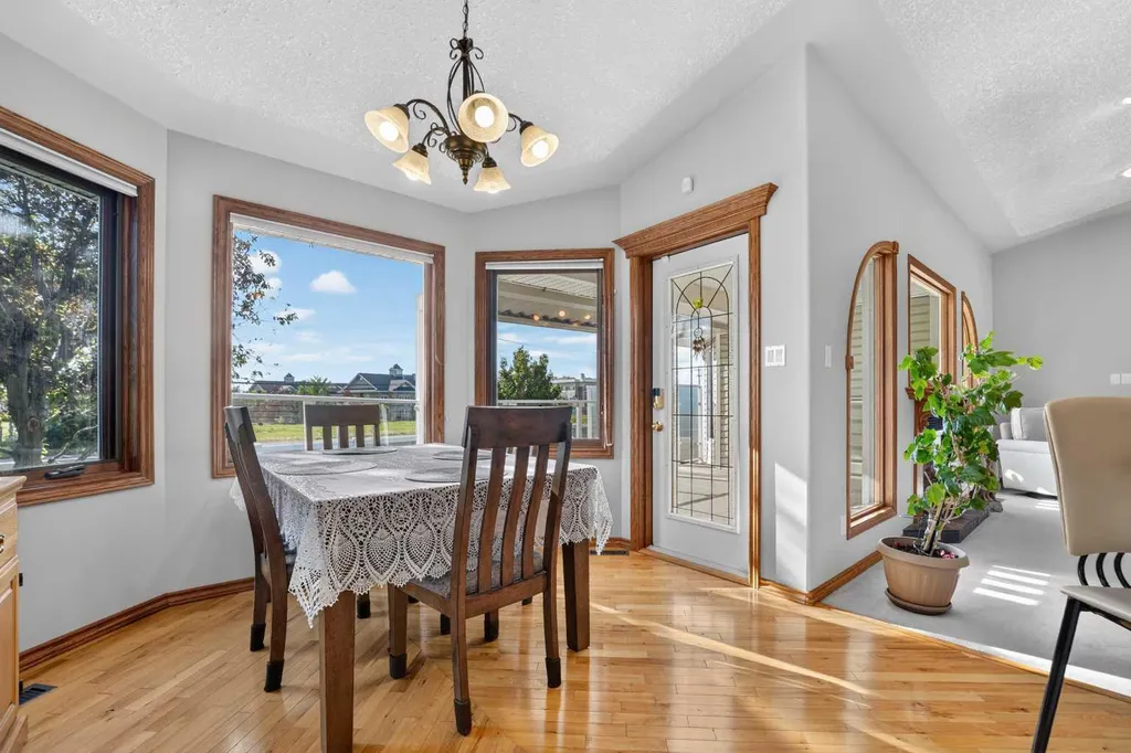 27 Cougar Bay N Lethbridge AB T1H 6H3