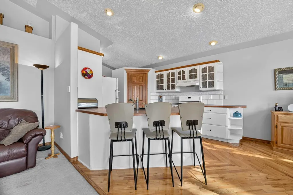 27 Cougar Bay N Lethbridge AB T1H 6H3