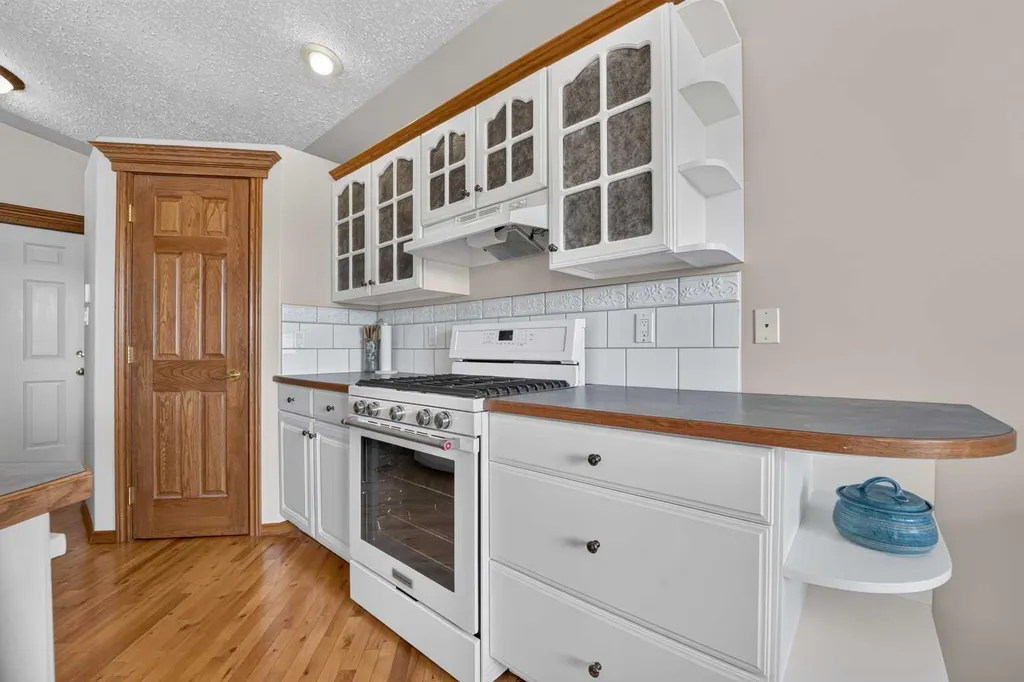 27 Cougar Bay N Lethbridge AB T1H 6H3