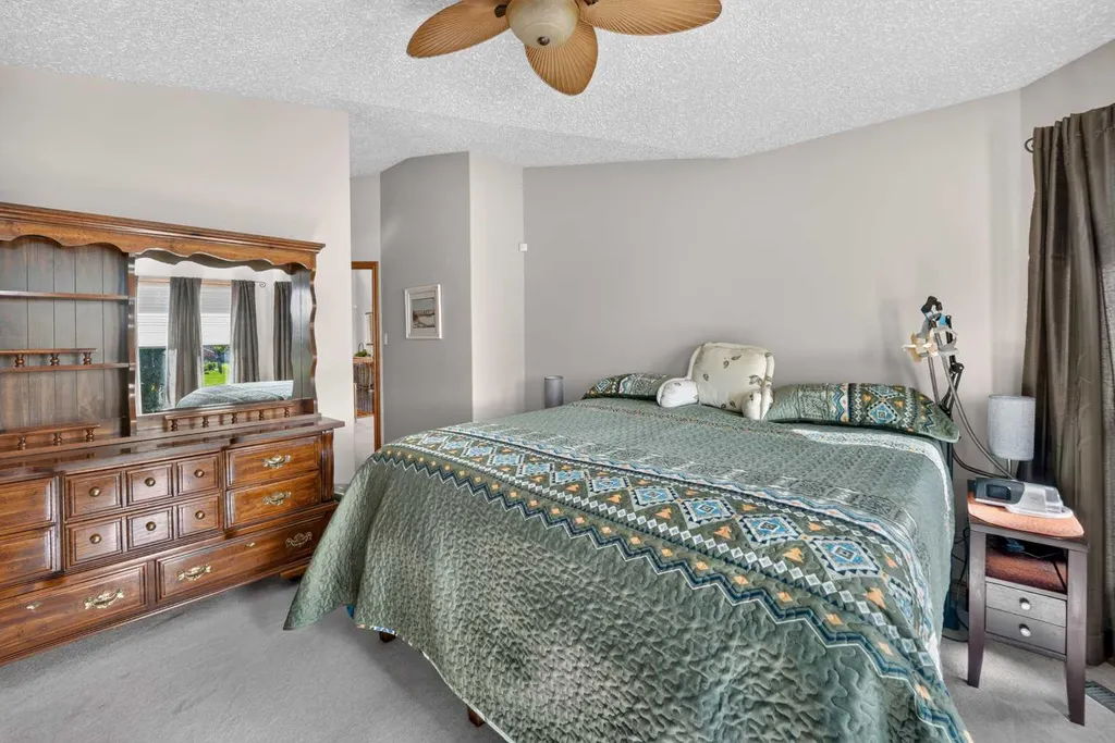 27 Cougar Bay N Lethbridge AB T1H 6H3