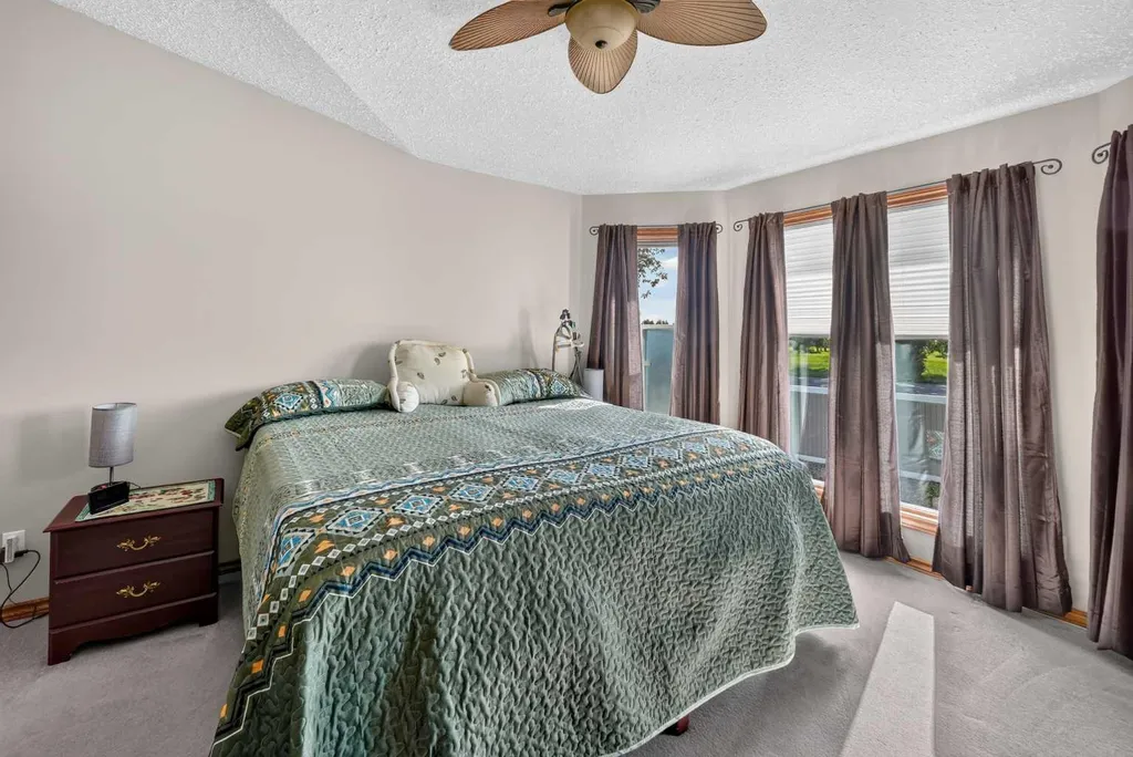 27 Cougar Bay N Lethbridge AB T1H 6H3