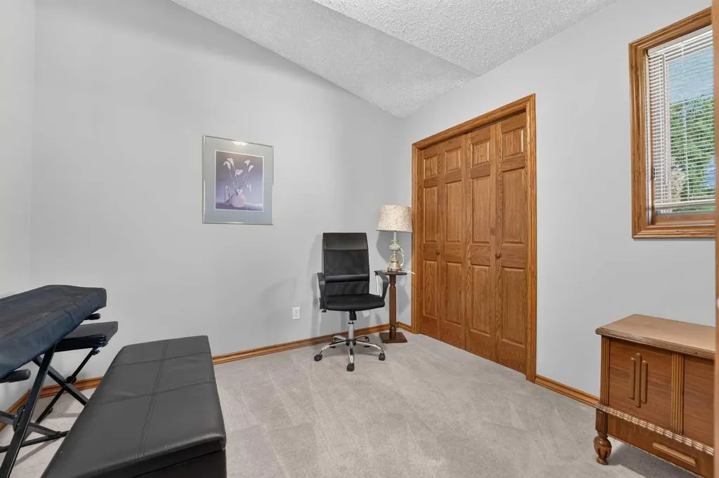 27 Cougar Bay N Lethbridge AB T1H 6H3