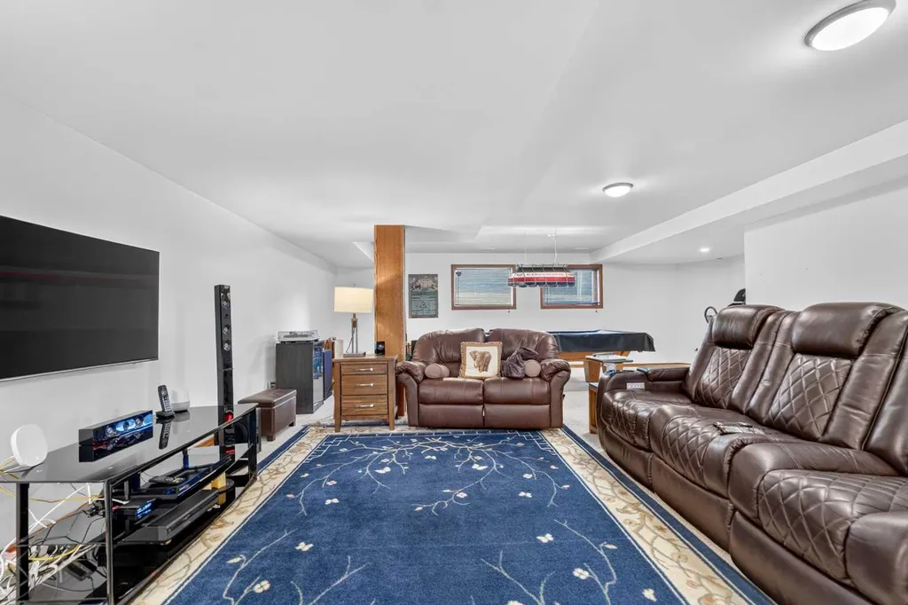 27 Cougar Bay N Lethbridge AB T1H 6H3