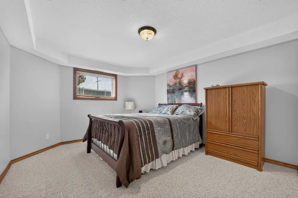 27 Cougar Bay N Lethbridge AB T1H 6H3