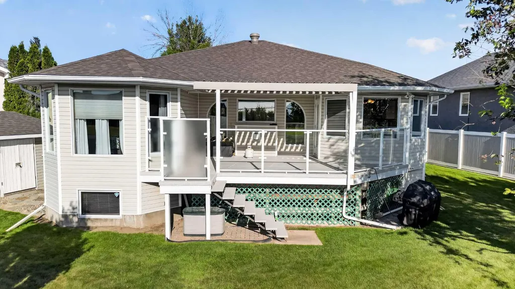 27 Cougar Bay N Lethbridge AB T1H 6H3
