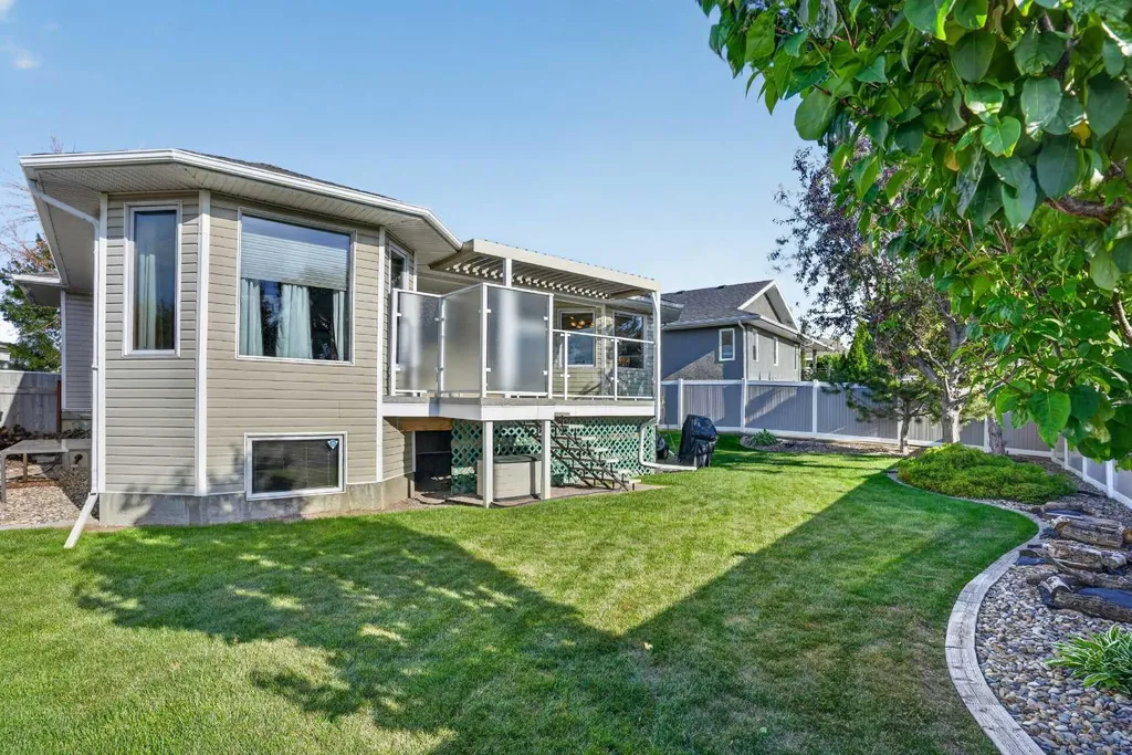 27 Cougar Bay N Lethbridge AB T1H 6H3