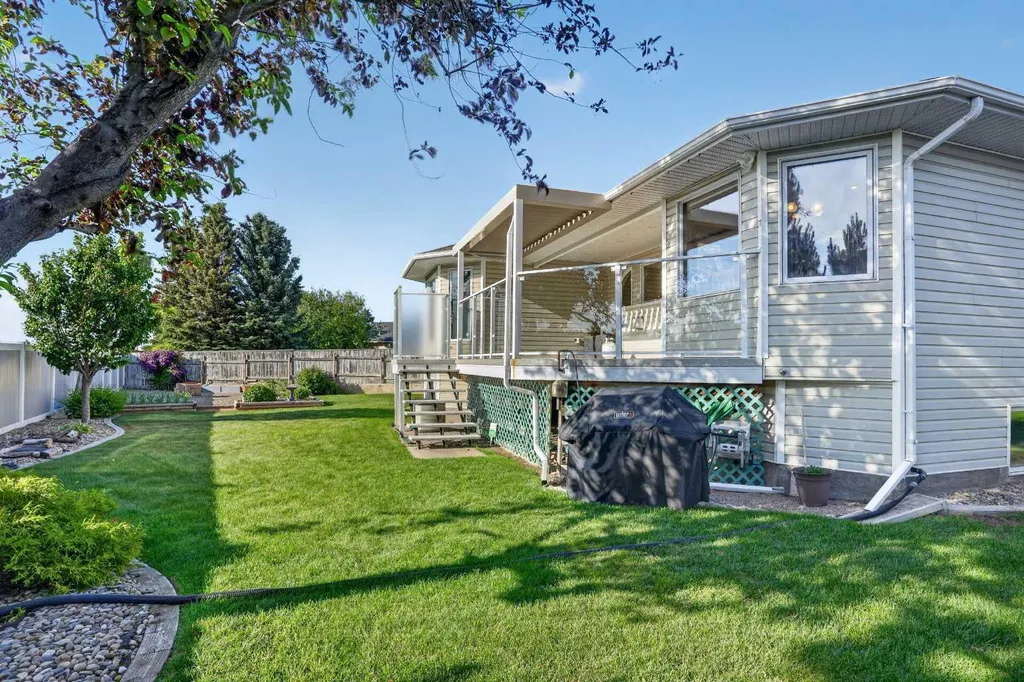 27 Cougar Bay N Lethbridge AB T1H 6H3