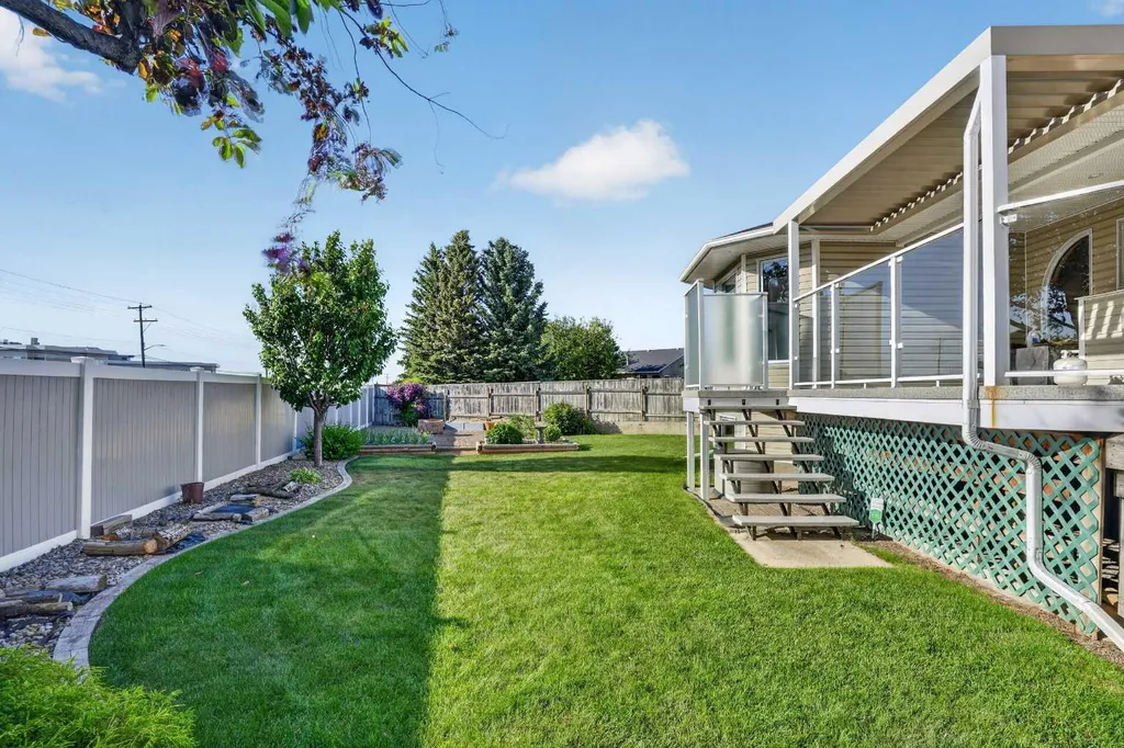 27 Cougar Bay N Lethbridge AB T1H 6H3