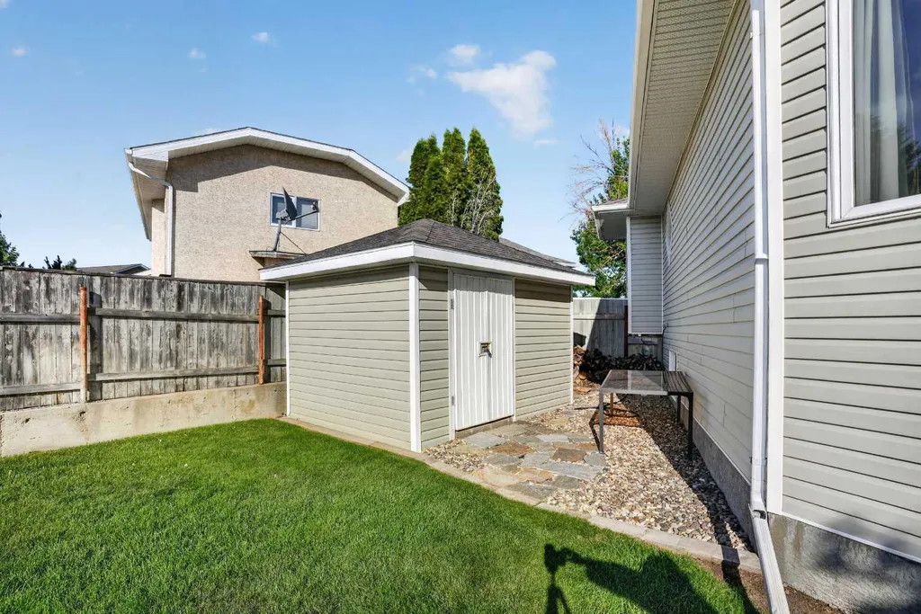 27 Cougar Bay N Lethbridge AB T1H 6H3