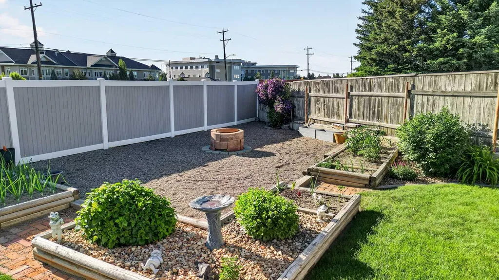 27 Cougar Bay N Lethbridge AB T1H 6H3