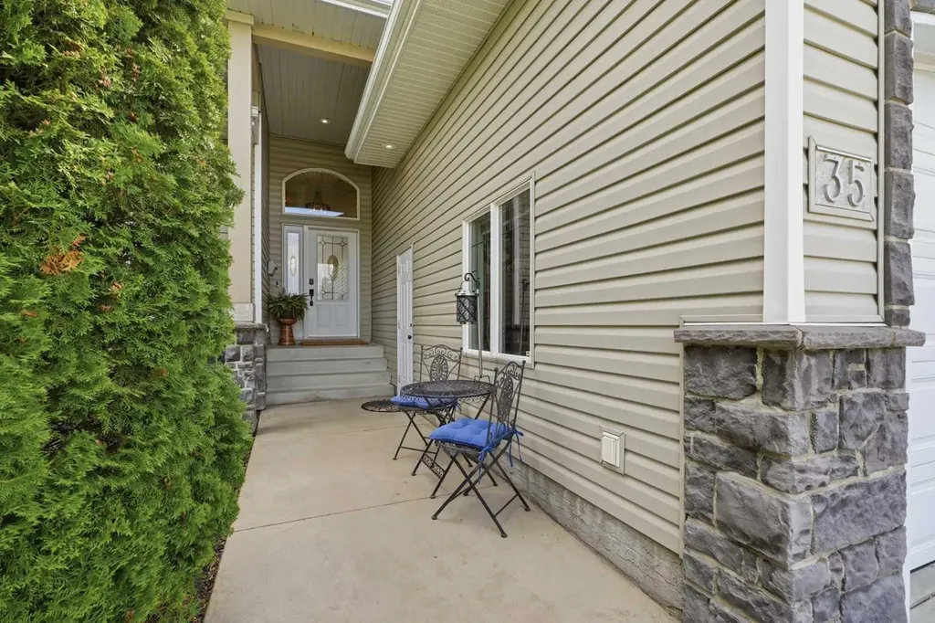 35 Aldrich Close Red Deer AB t4r 3r5