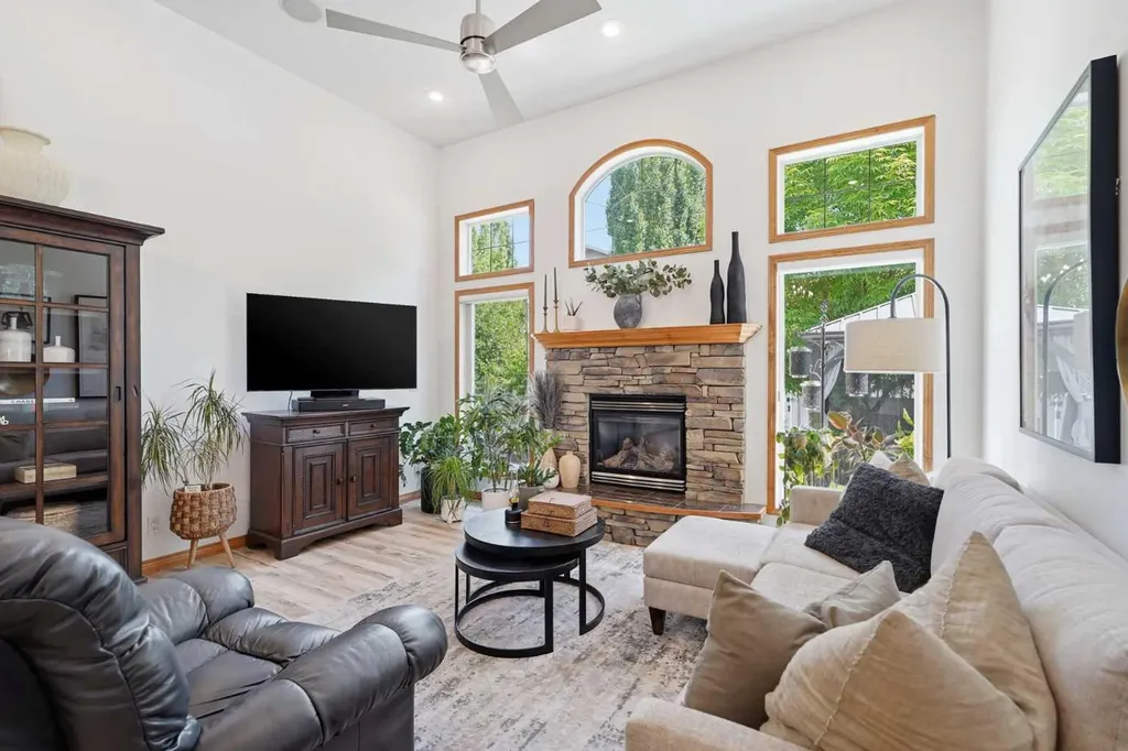 35 Aldrich Close Red Deer AB t4r 3r5