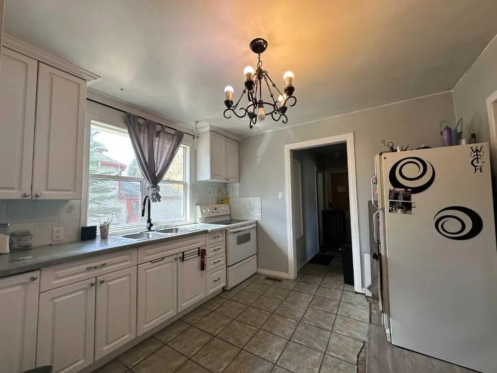 5110 60 Avenue Ponoka AB T4J 1G1