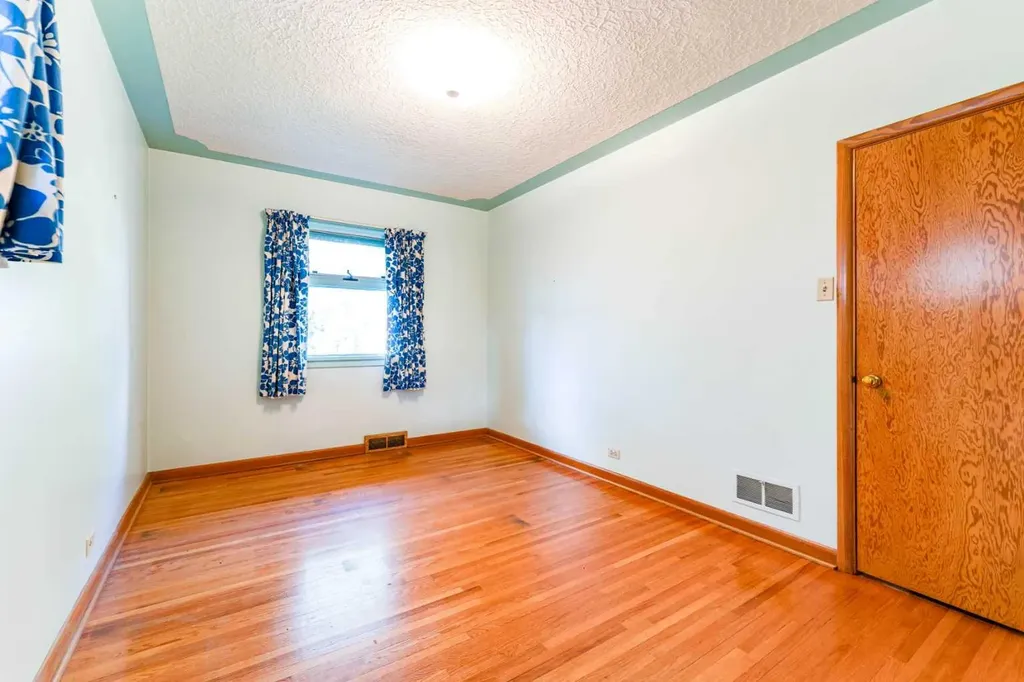 1122 9 Street NW Calgary AB T2M3K8