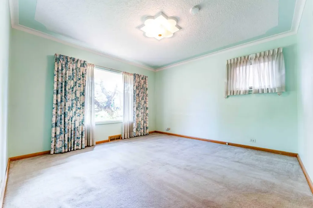 1122 9 Street NW Calgary AB T2M3K8