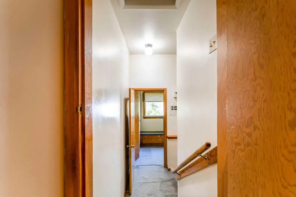 1122 9 Street NW Calgary AB T2M3K8