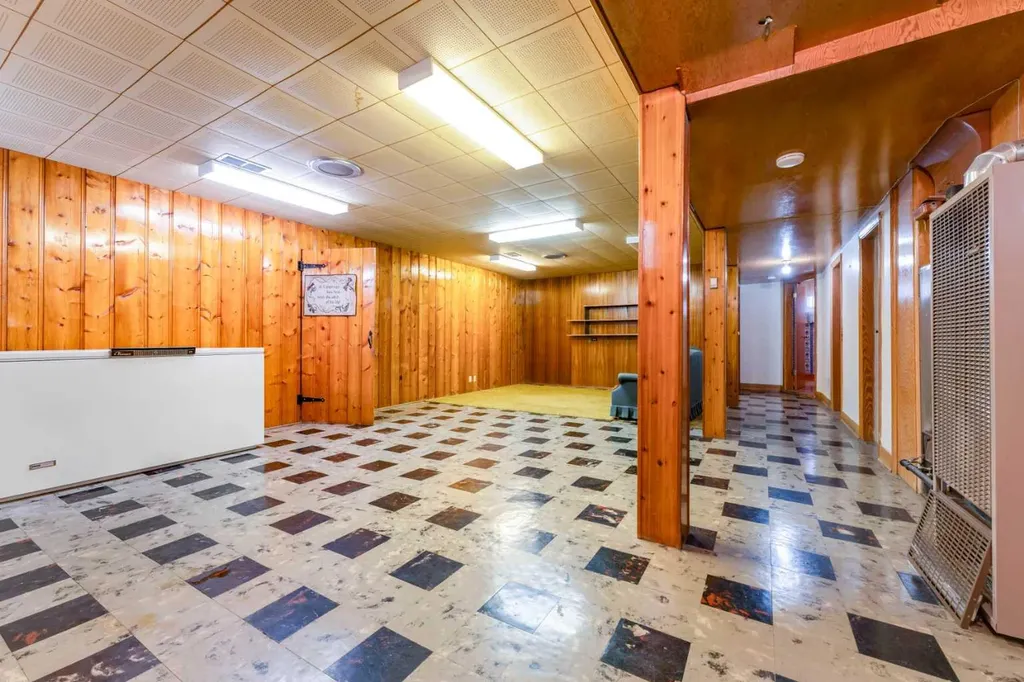 1122 9 Street NW Calgary AB T2M3K8