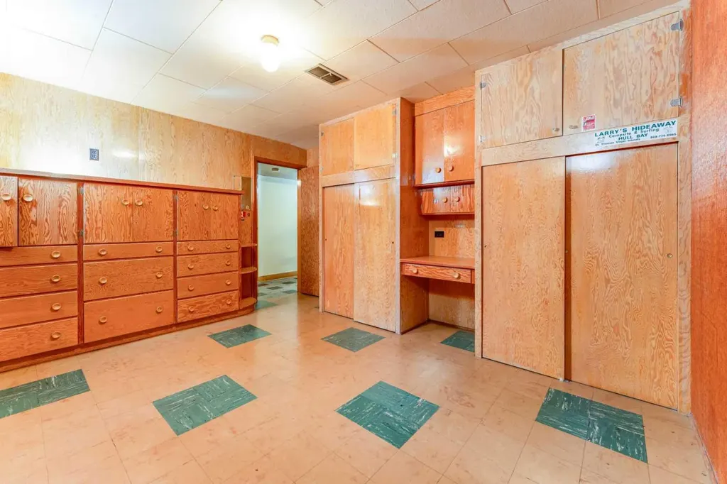 1122 9 Street NW Calgary AB T2M3K8