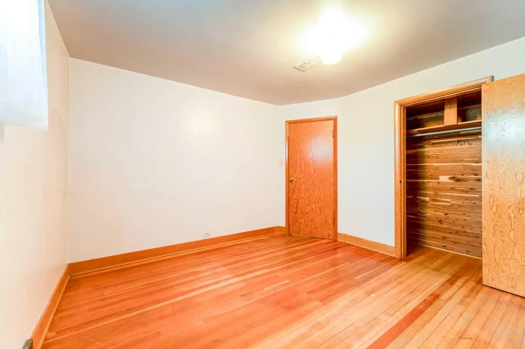 1122 9 Street NW Calgary AB T2M3K8