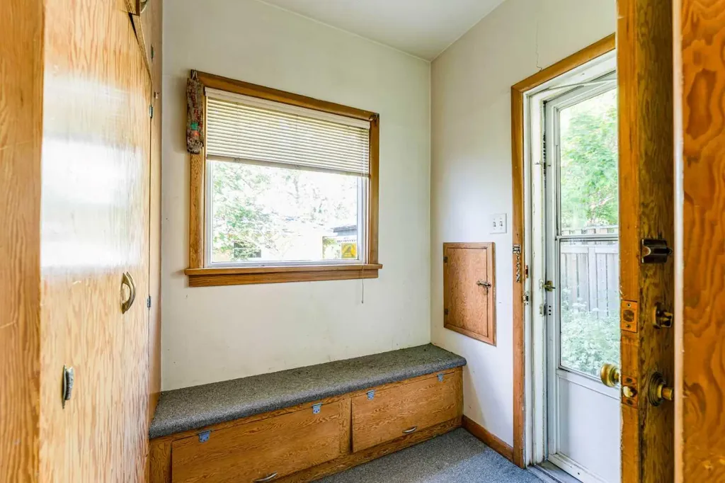 1122 9 Street NW Calgary AB T2M3K8