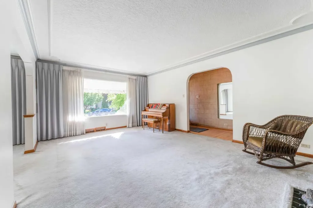 1122 9 Street NW Calgary AB T2M3K8