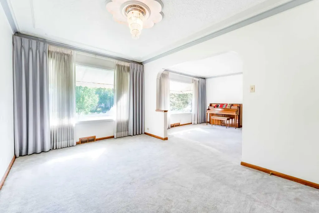 1122 9 Street NW Calgary AB T2M3K8