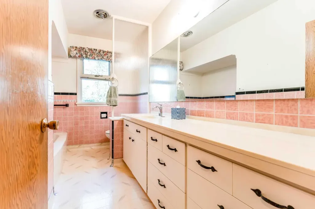 1122 9 Street NW Calgary AB T2M3K8