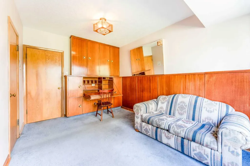 1122 9 Street NW Calgary AB T2M3K8