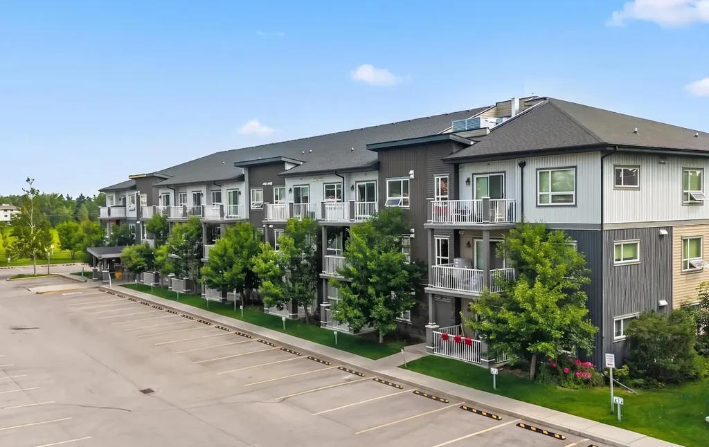 5305 32 Avenue SW Calgary AB T3E 8A2