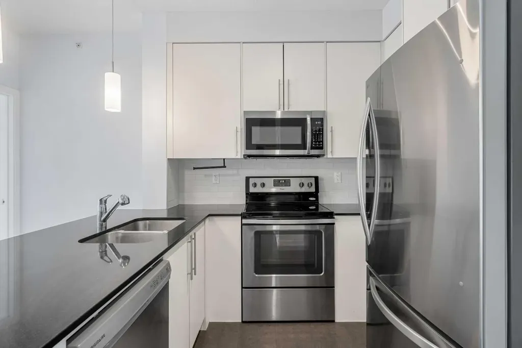 5305 32 Avenue SW Calgary AB T3E 8A2