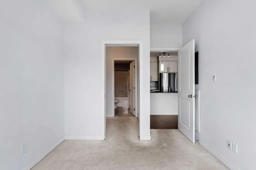 5305 32 Avenue SW Calgary AB T3E 8A2