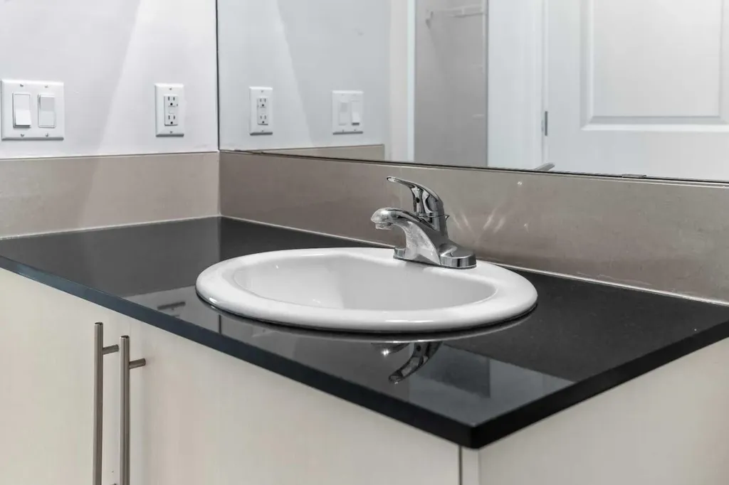 5305 32 Avenue SW Calgary AB T3E 8A2