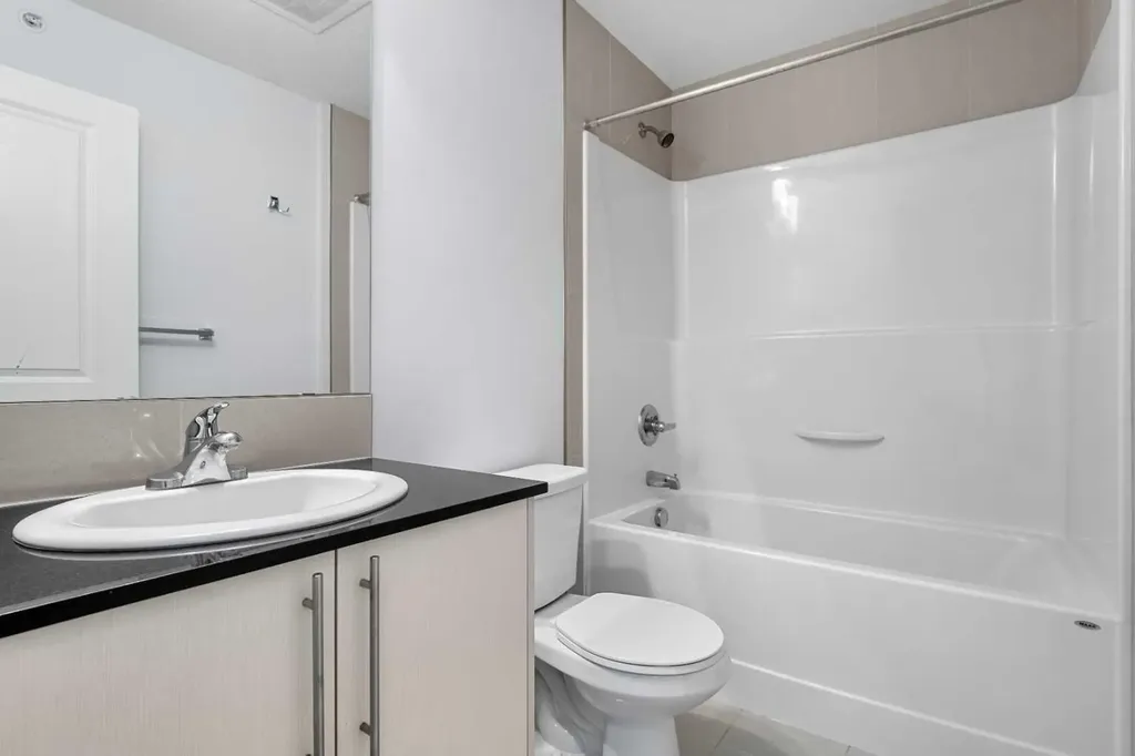 5305 32 Avenue SW Calgary AB T3E 8A2