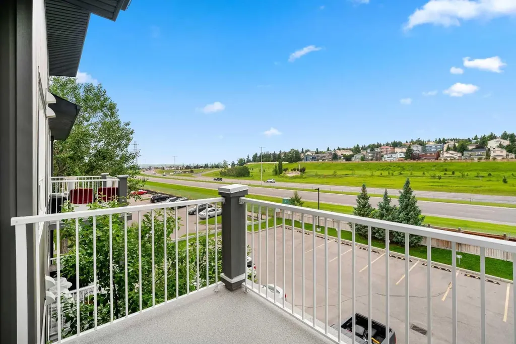 5305 32 Avenue SW Calgary AB T3E 8A2