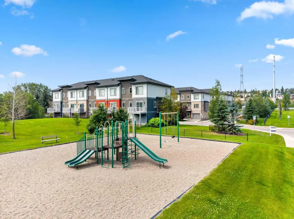 5305 32 Avenue SW Calgary AB T3E 8A2