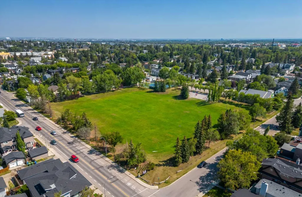 5305 32 Avenue SW Calgary AB T3E 8A2