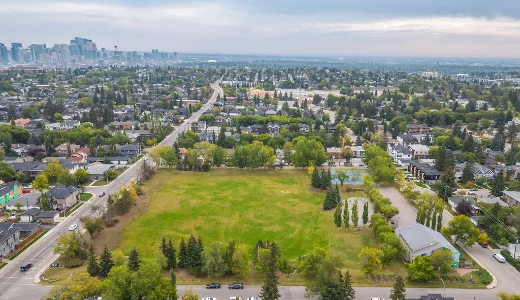 5305 32 Avenue SW Calgary AB T3E 8A2