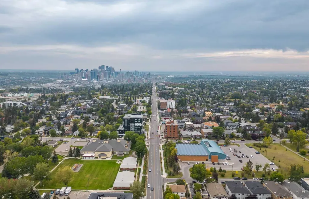 5305 32 Avenue SW Calgary AB T3E 8A2