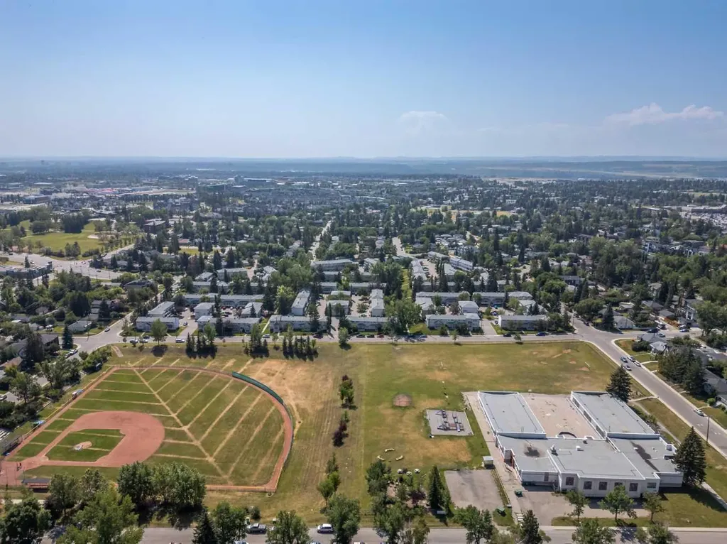 5305 32 Avenue SW Calgary AB T3E 8A2