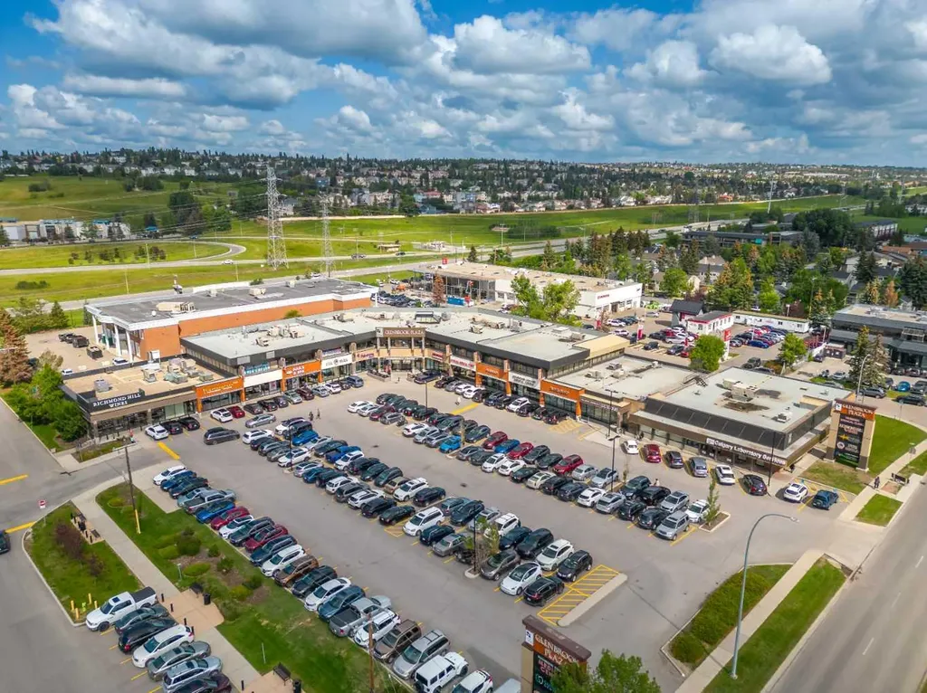 5305 32 Avenue SW Calgary AB T3E 8A2
