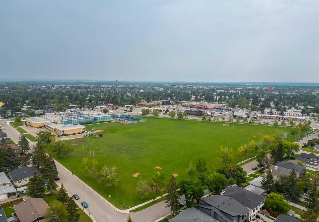 5305 32 Avenue SW Calgary AB T3E 8A2