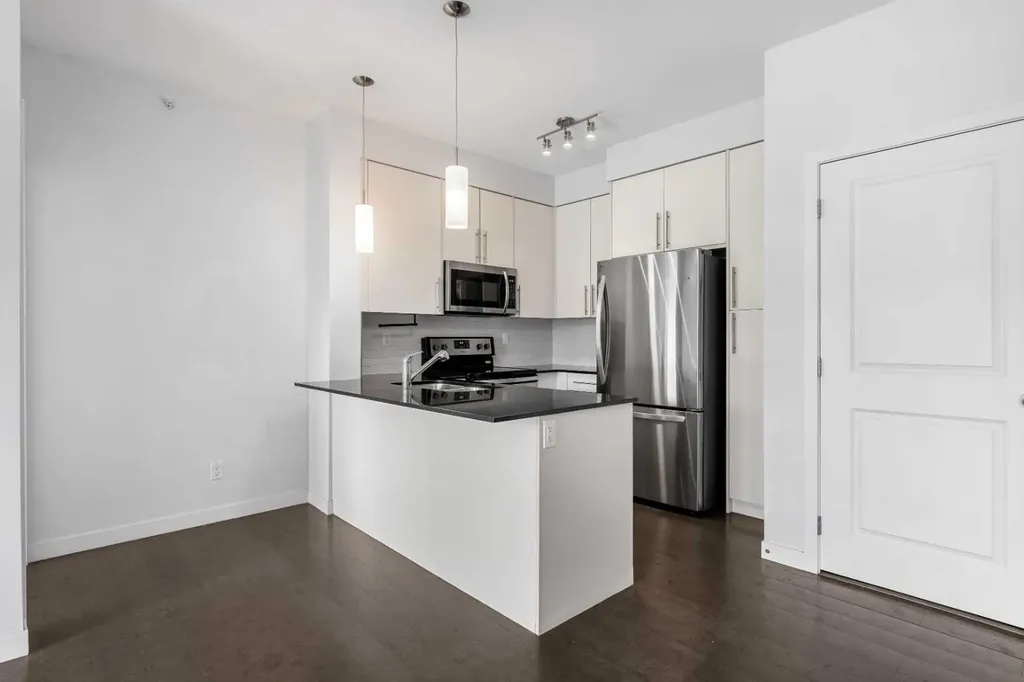5305 32 Avenue SW Calgary AB T3E 8A2
