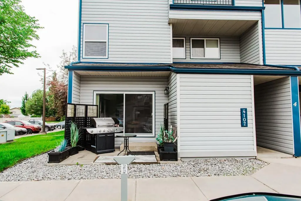 7201 Poplar Drive Grande Prairie AB T8V 6C5